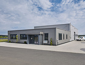 Neue Produktionshalle mit Bürogebäude in Wittgert